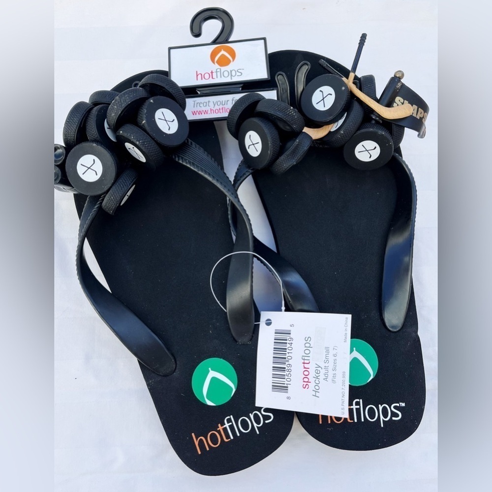 Hotflops • NWT Hockey Puck Stick Flip Flops Black Hot Flops